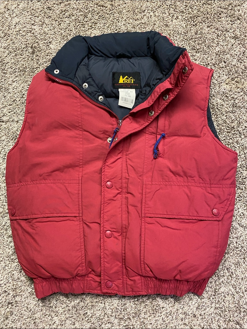 Vtg REI Red Puffer Vest with Black Lining Men’s Size Small - 1470